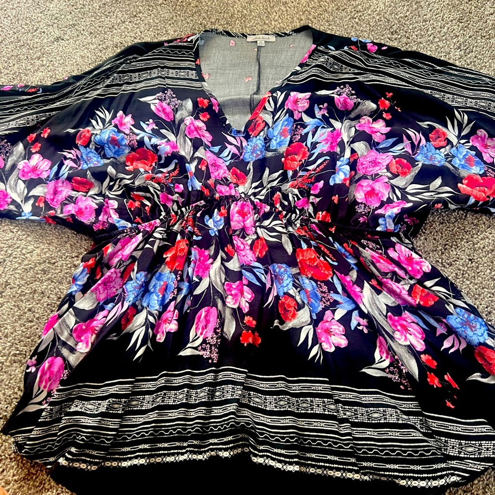 White Birch 3/4 sleeve floral blouse